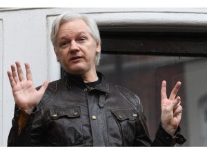 İngiltere polisi, Wikileaks’ın kurucusu Julian Assange’nin gözaltına alındığını açıkladı. Assange, Ekvador’un Londra Büyükelçiliği binasından çıkarıldı.