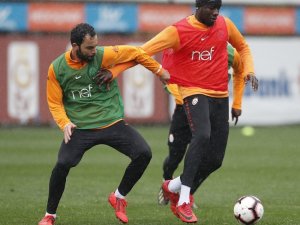 Galatasaray yağmur altında derbi çalışmalarını sürdürdü