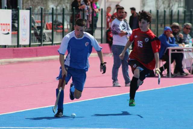 Hokey erkeklerde Sadreddin Konevi, kızlarda Spor Lisesi şampiyon oldu