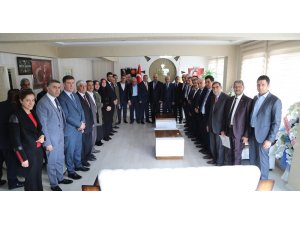 AK Parti’de meclis üyeleri mazbatalarını aldı