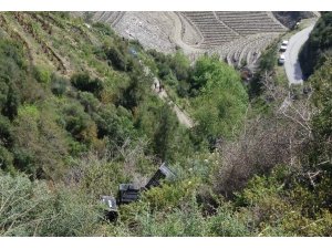 Aracıyla 200 metrelik uçurma yuvarlanan sürücü öldü