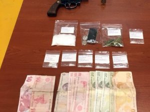 Uyuşturucu tacirlerine operasyon: 9 kişi tutuklandı