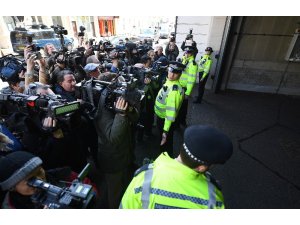 İngiliz polisi: "Julian Assange iade talebiyle ABD yetkilileri adına tutuklandı"