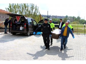 Park halindeki otomobilde erkek cesedi bulundu