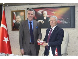 Bucak Belediye Başkanı Emrullah Ünal mazbatasını alıp göreve başladı