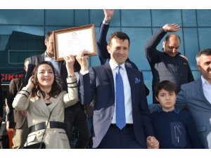 Yeniden Çerkezköy Belediye Başkanı seçilen Akay mazbatasını aldı