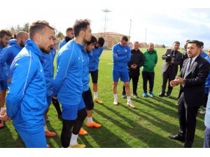Başkan Arı, Nevşehir Belediyesporlu futbolculara moral verdi
