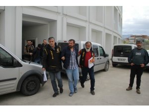 Silahla soygun yapıp altınları çuvala koyan soyguncular: "Borçlarımız vardı, pişmanız”