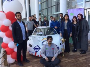 Elektrikli araç fuarın ilgi odağı oldu