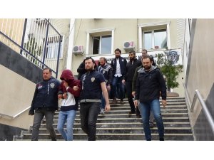 Alışveriş merkezlerinde turistleri hedef alan yankesicilik çetesi yakalandı