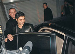 Kurtlar Vadisi fanatiği polislerin ettiği iş