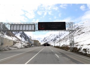 2 bin 640 rakımda kar temizleme çalışması