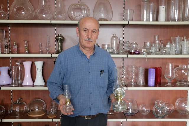 Nostalji meraklıları için "gaz lambası" üretiyor