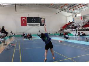 Erzincan’da Gençler Badminton Türkiye Şampiyonası başladı