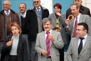 Adliye çalışanları yemek ücretlerini protesto etti