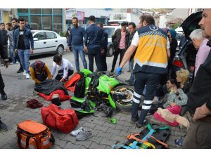 Tokat’ta motosiklet öğrencilere çarptı: 2 yaralı