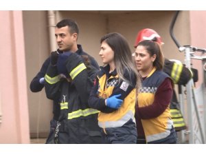 9 katlı binanın çatısına çıkan çocuk ekipleri seferber etti