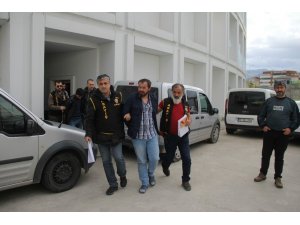 Kuyumcuyu soyup altınları ormana saklayan silahlı zanlılar tutuklandı