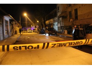 İş yerinin önünde tabancayla vurularak öldürüldü