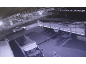 Soğan çalan hırsızlar kameraya yansıdı