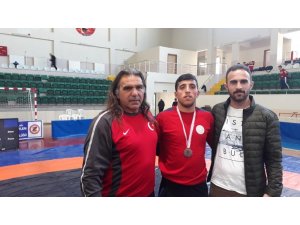 Ardahanlı güreşçi Topkaya 75 kiloda bronz madalya kazandı