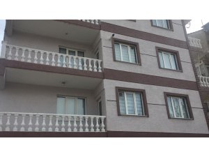 Balkondan düşen kadın ağır yaralandı