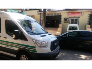 Devrilen tırın şoförü hayatını kaybetti