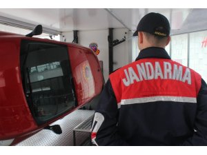 Kocaeli’de sürücüler, emniyet kemerinin önemini tepetaklak olunca anladı