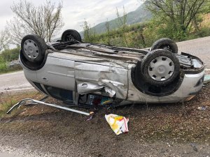 Otomobil takla attı: 3 yaralı