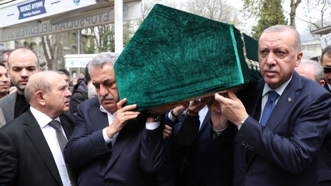 Beraber omuz verdiler... Hayati Yazıcı'nın acı günü...