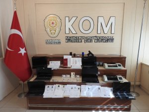 Resmi belgede sahtecilik yapan 2 kişi yakalandı