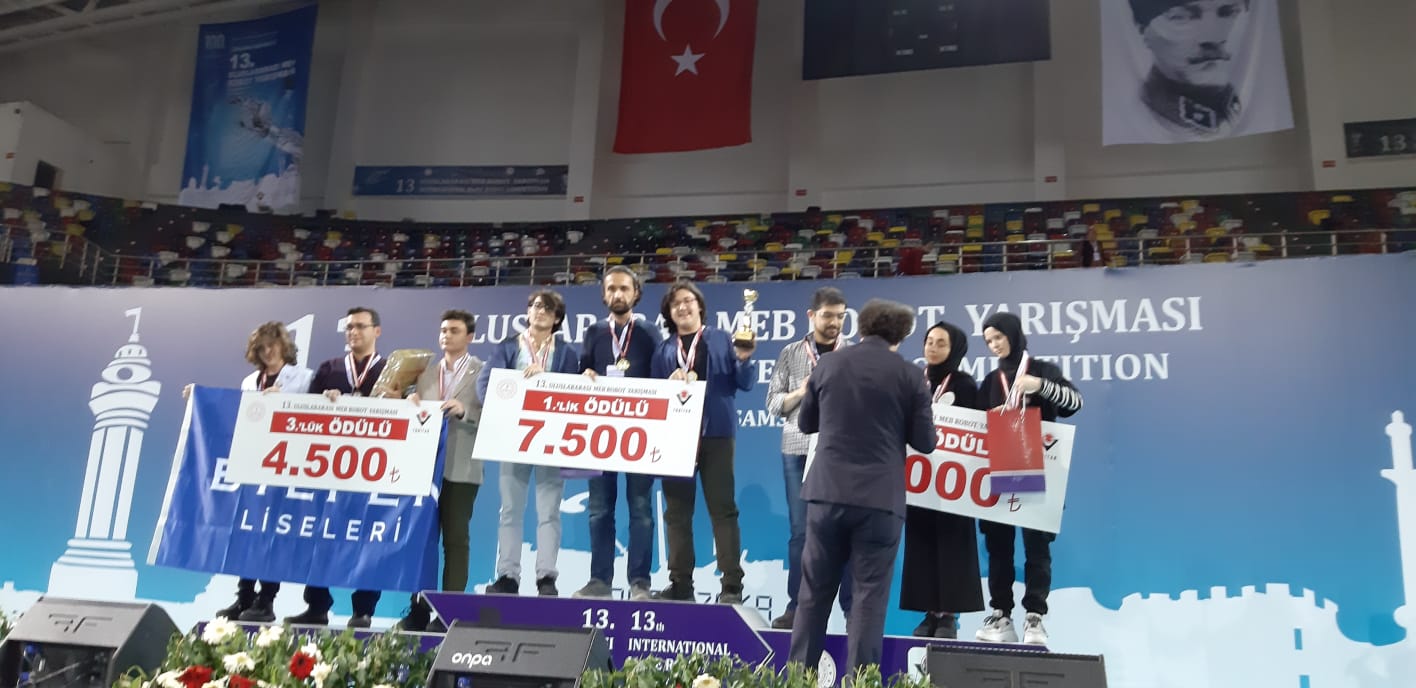 Genç Makers Robot Topluluğu robot yarışmasında birinci oldu