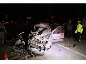Beton mikseri otomobili biçti: 5 yaralı