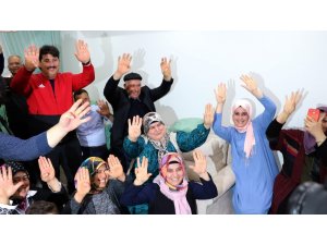 Milli güreşçi Kayaalp’in ailesi şampiyonluk maçını heyecanla izledi