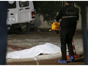 Silahlı kavgada tarafları ayırmak isterken hayatını kaybetti