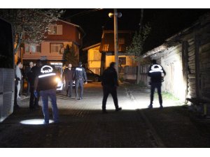 Evinin önünde baygın bulunan yabancı uyruklu kadın hastanede yaşamını yitirdi