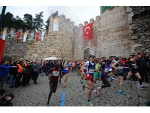 Tarihi maratona Kenyalı damgası