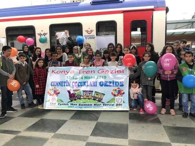 İzmir İHH, yetim çocukları trenle geziye götürdü