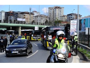 Galatasaraylı taraftarlar stada geldi