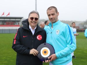 Bakan Mehmet Kasapoğlu’ndan TFF Başkanı Hüsnü Güreli’yi ziyaret etti
