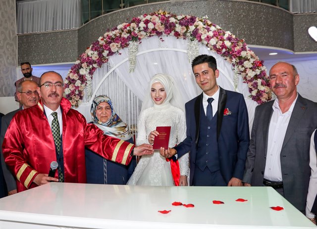 Başkan Kavuş ilk nikahı kıydı