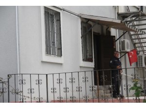 Apartman görevlisi evinde ölü bulundu