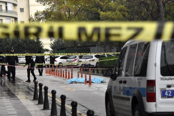 Plazanın 42'nci Katından Atlayan Genç Kız Öldü