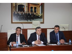 Demirbaş'tan "Halk ile iç içe olun ve halkı dinleyin" talimatı