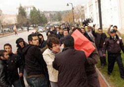 Oğlunuz solcu ülkeyi bölüyor