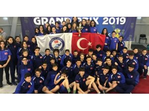 Türkiye Yüzme Federasyonu Karmaları Bulgaristan’da tarih yazdı