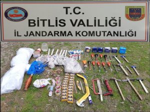 Bitlis’te teröristlere ait sığınak ve patlayıcı ele geçirildi
