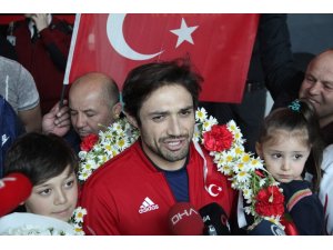 Şampiyonlara coşkulu karşılama