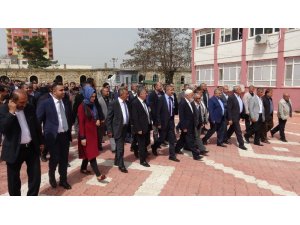 Gercüş Belediye Başkanı Gündüz Günaydın mazbatasını aldı