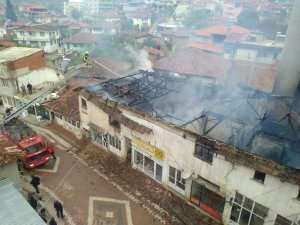 Manisa’da ev yangını korkuttu